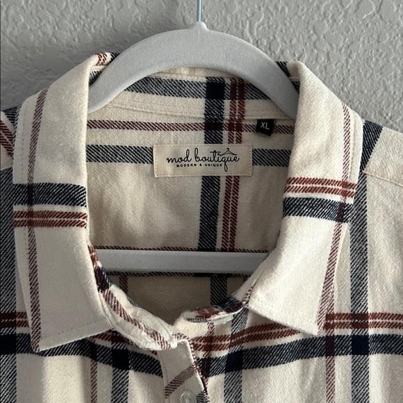 Ladies Plaid Button-Up flannel Shirt NNT colors- cream, dark navy blue & rust - Picture 2 of 9